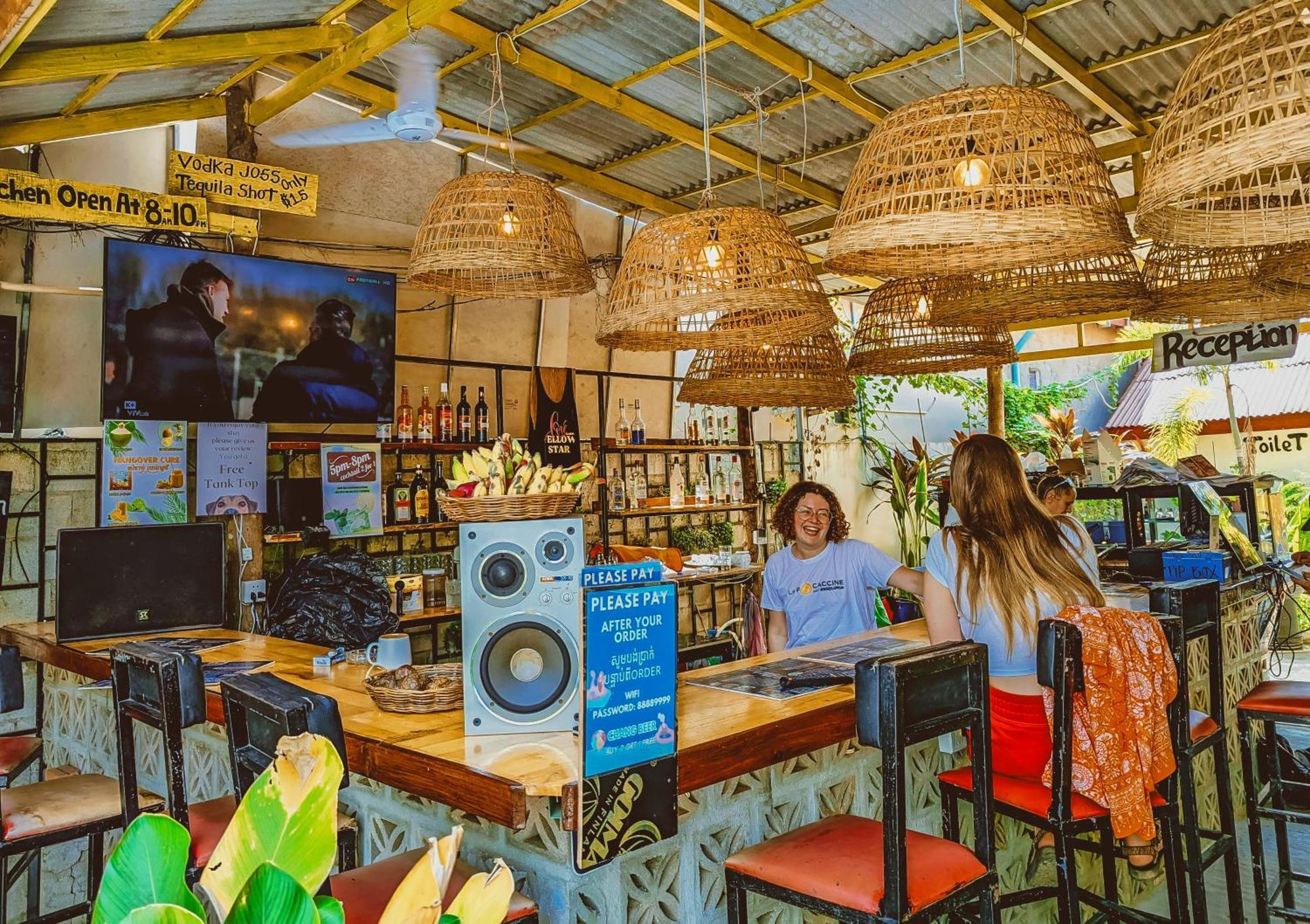 Yellow Star Hostel カンポット エクステリア 写真