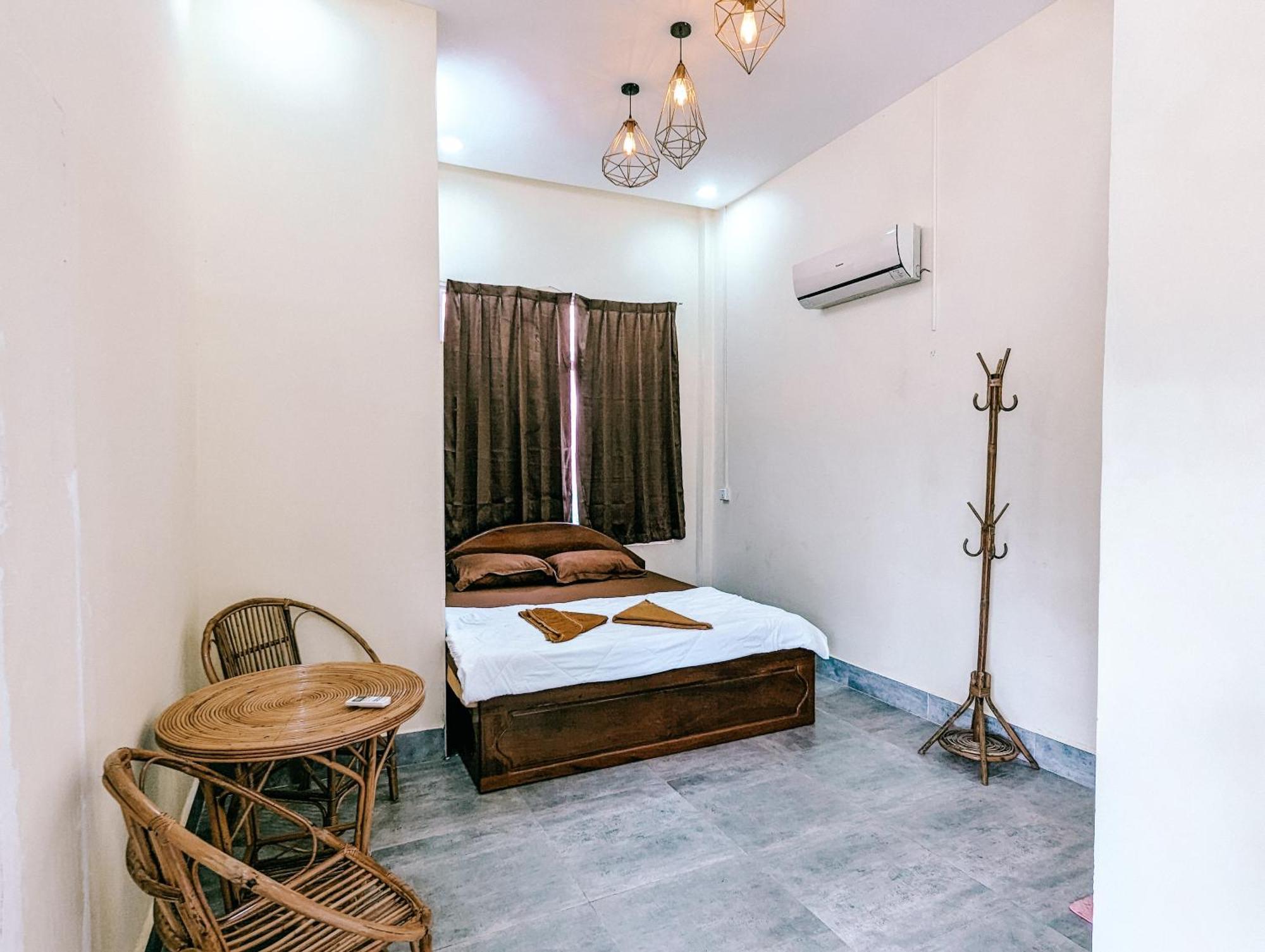 Yellow Star Hostel カンポット エクステリア 写真