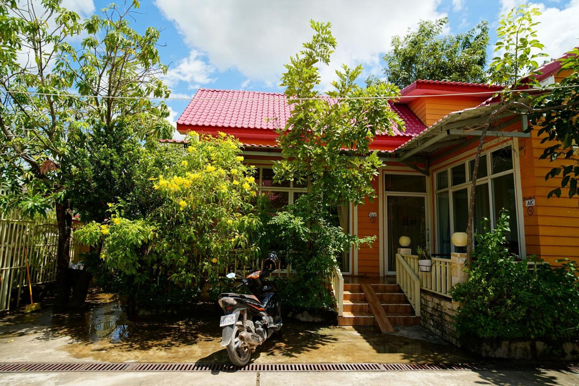 Yellow Star Hostel カンポット エクステリア 写真